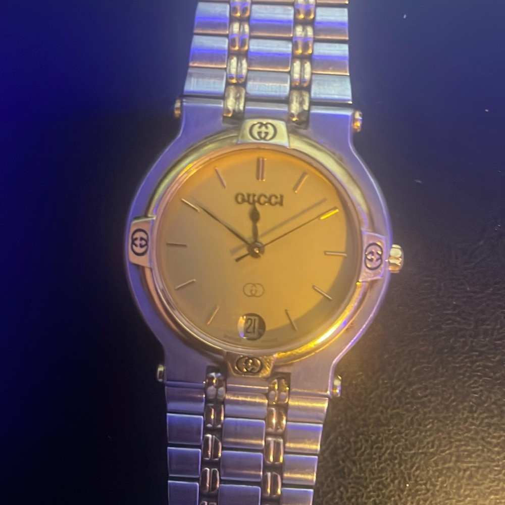 gucci watch stainless steal (used)